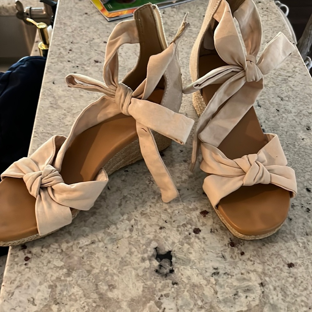 Ugg size 9 wedge sandals